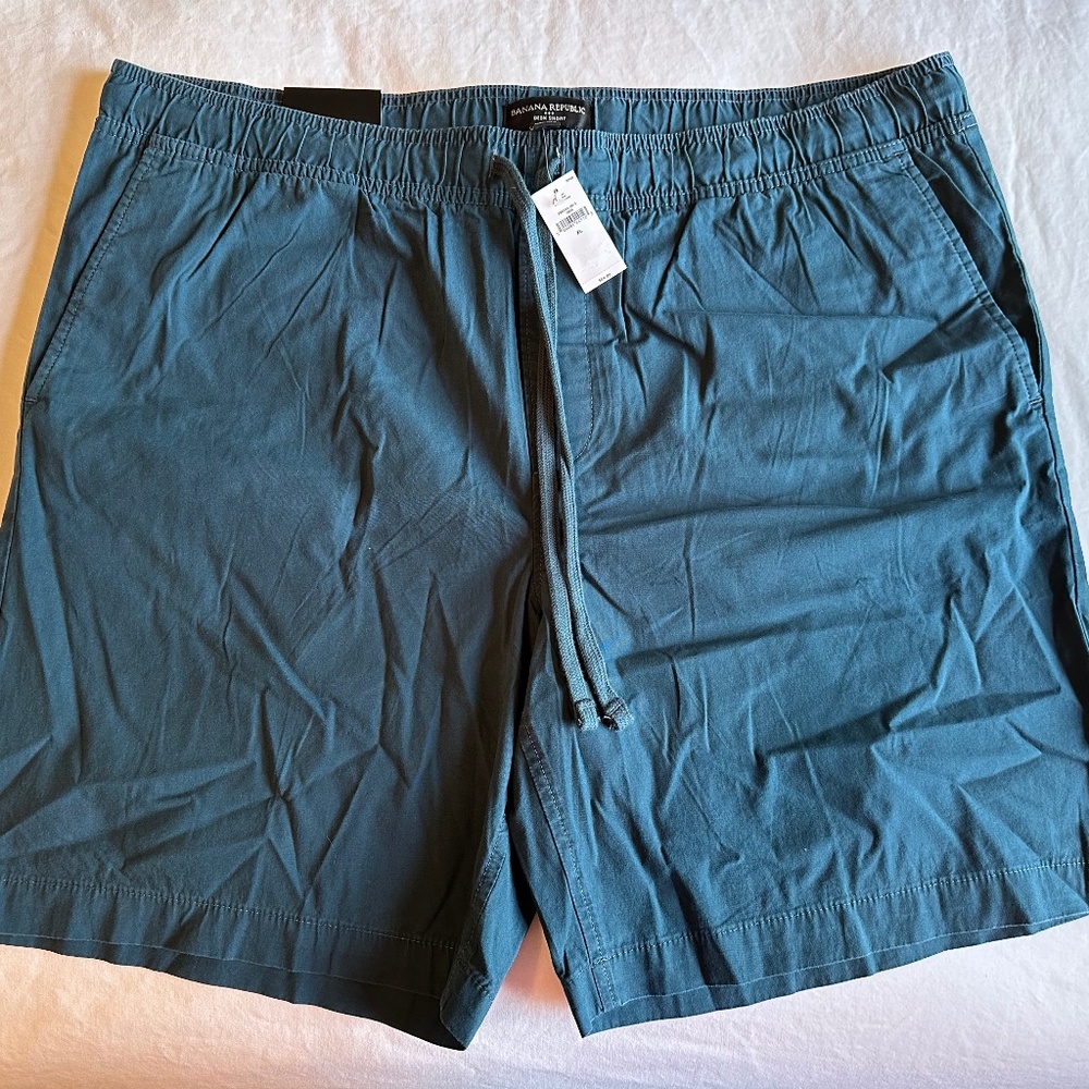 Banana Republic Deck Shorts - Size XL - NWT